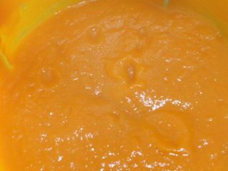 5、低脂健康小麦胚芽南瓜奶热饮,打成南瓜糊