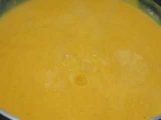 11、低脂健康小麦胚芽南瓜奶热饮,熬煮至冒泡即可