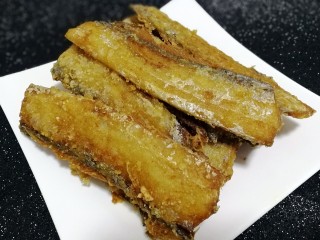 13、外酥里嫩~炸带鱼,来一块，外酥里嫩，香！百吃不厌。