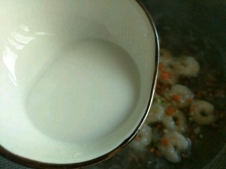 11、虾仁西蓝花,最后勾入淀粉使其变得粘稠即可关火～