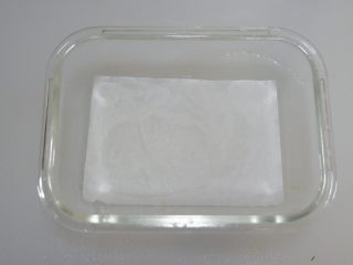 7、宝宝辅食—蔓越莓山药糕,底部铺好油纸