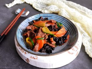 10、小炒猪肝,盛盘