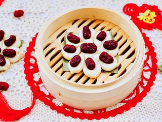 17、老面红枣花样馒头,做法简单又营养美味,嘻嘻,我家宝贝超喜欢,一口气吃了两个哟。