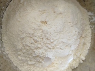 3、红枣馒头,两平碗面粉。