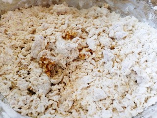 6、红枣馒头,搅拌成雪花装。