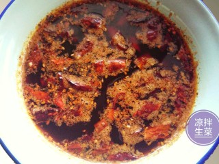 11、凉拌生菜,请出自制的红油辣椒。