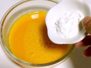 6、宝宝辅食之银鱼菠菜玉子烧,加入淀粉
