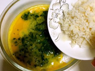 8、宝宝辅食之银鱼菠菜玉子烧,加入银鱼末