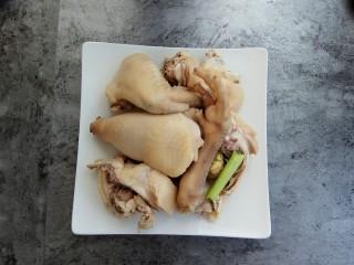 10、秋风渐凉，来一碗猴头菇鸡汤养胃吧,捞出冲洗干净