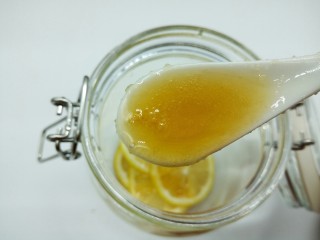 9、柠檬蜂蜜茶,再铺一层柠檬，依次反复叠加