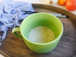 8、#感恩节食谱# 香菇虾仁蔬菜粥,准备好80g的大米。