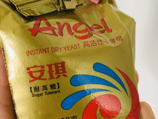 4、红枣红糖馒头,酵母粉要选“耐高糖”的，红糖放的比较多，如果用普通发酵粉，活跃度不够，发不起来；