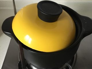 7、红极参藜麦油条粥,锅上夹一筷子小火熬十分钟