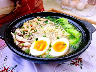 27、来一碗冬日暖食➕香菇小棠菜鸡汤面,成品