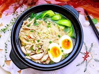 28、来一碗冬日暖食➕香菇小棠菜鸡汤面,成品