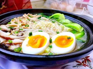 30、来一碗冬日暖食➕香菇小棠菜鸡汤面,成品