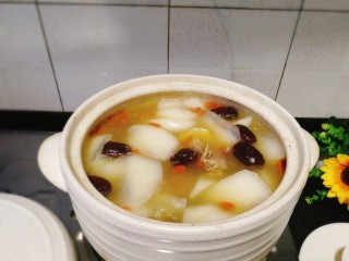 13、#感恩节食谱#黑山羊腿肉煲萝卜汤,欧了