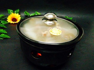 19、#感恩节食谱#黑山羊腿肉煲萝卜汤,再盖上盖子