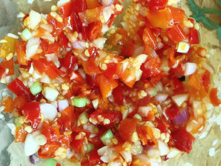 8、剁椒鱼头,拌匀