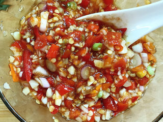 13、剁椒鱼头,拌匀