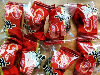 3、自制甄糕,我用了红枣和蜜枣两种,看自己喜好