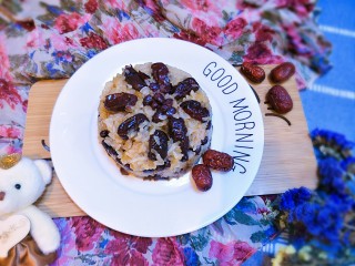 12、自制甄糕,把碗倒扣着停顿片刻,甄糕自己就慢慢掉下来脱模了,真的很好吃