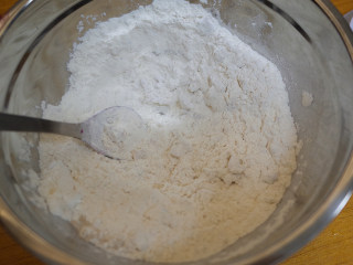 8、补铁辅食隐形肉泥彩色迷你馒头,再加入加入肉泥、植物油会更好，我当时忘记了不过也没什么大问题