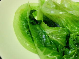 11、蒜蓉生菜,放碗里