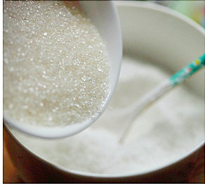 3、抹茶凉粉,加入适量白糖