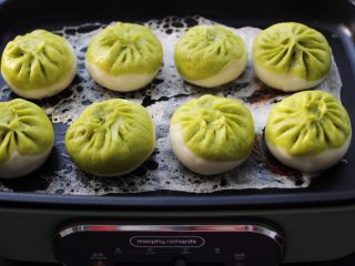 22、翡翠白玉生煎包,打开锅盖，一直看到汤汁收干为止。