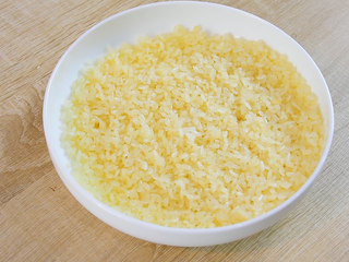 3、糍粑,蒸熟的糯米。