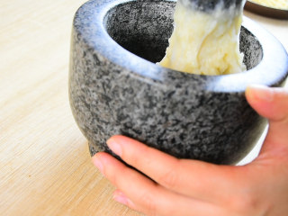 5、糍粑,捣的时候不能心急，慢慢的来。