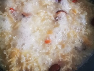 10、银耳羹,已经很浓稠了