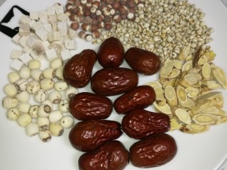 1、粥品元气#八宝粥#(创建于30/11~2017),食材:芡实、茯苓、薏仁米、莲子、黄芪、大枣。