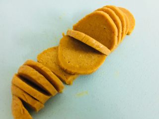 12、枸杞红枣饼干,或者放冷冻变硬切薄片。