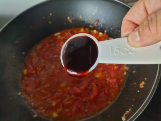 10、酸汤肥牛金针菇,加入蚝油