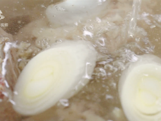 12、清热解毒去燥火，夏季消暑煲汤必备,加入适量清水