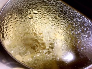 7、广式早茶豉汁蒸凤爪,切记一定要盖盖子炸鸡爪，不盖盖子那真的是在用生命炸鸡爪