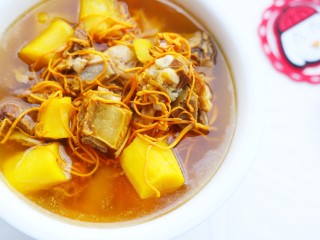 16、养生滋补的虫草山药排骨汤,成品。