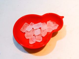 3、冰糖雪梨莲子羹,冰糖