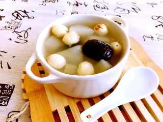 18、冰糖雪梨莲子羹,冰糖雪梨莲子羹出锅了