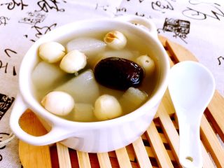 19、冰糖雪梨莲子羹,冰糖雪梨莲子羹营养丰富，口感清香，老少皆宜，非常适合冬季食用~