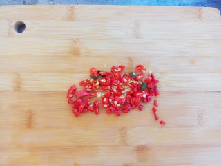 14、爆炒腰花,小米辣切沫备用