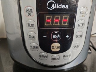 11、桂圆莲子八宝粥,插电，按煮粥键。