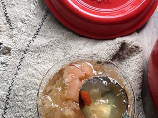 12、红枣雪梨枸杞银耳汤,银耳汤晶莹剔透、清香爽口，清肺化痰止咳、养颜美容护肤有奇特功效。