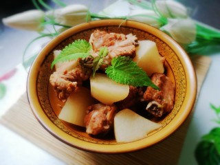 12、萝卜炖排骨,盛出装盘