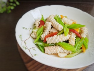 17、鱿鱼炒芹菜,喜欢的试试吧！