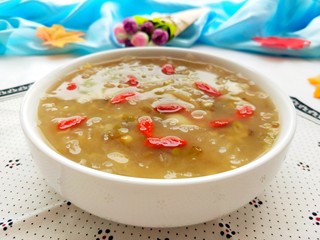 9、绿豆百合银耳羹,出胶非常棒，糯糯的感觉。