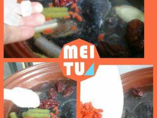 6、红枣枸杞乌鸡汤,两个小时后放枸杞，冰糖盐煲5分钟即可。