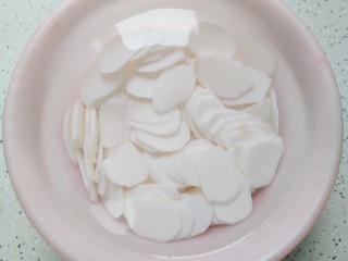 5、木耳炒山药,全部切好~备用